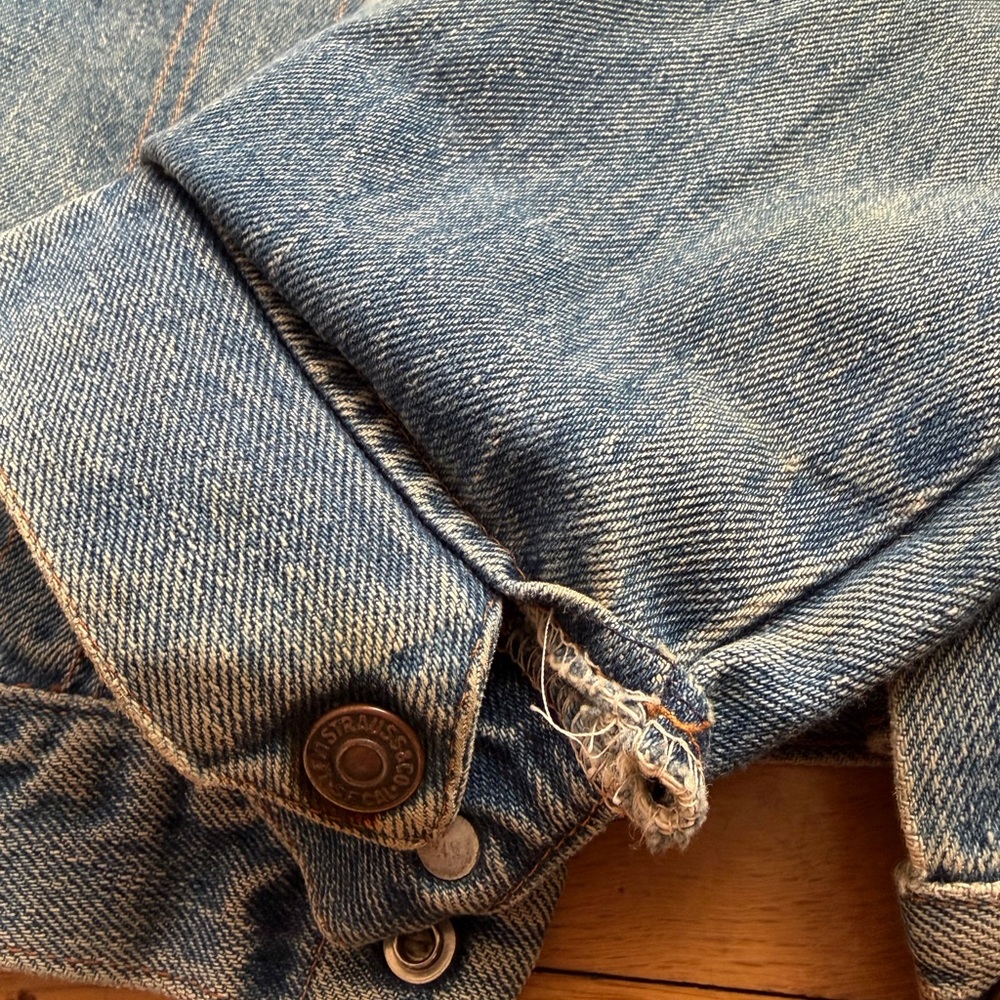 Levi's Light Blue Denim Jacket VINTAGE - Picture 4 of 10